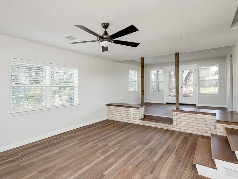 809 N West St — Photo 3
