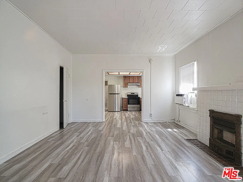 2 bed, 1.5 bath, 1100 sqft, $2,600 — Photo 2