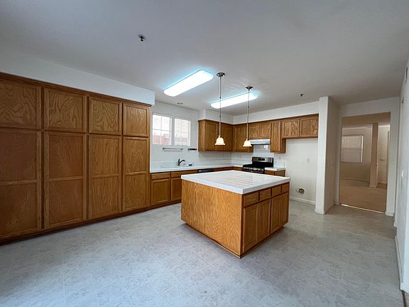 4th image of 1350 Santa Lucia Dr
