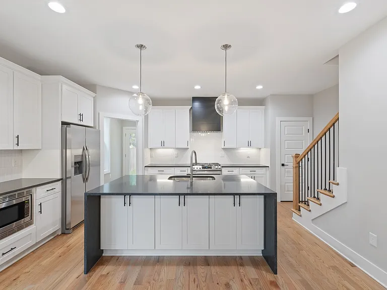 1810B Delta Ave — Photo 7