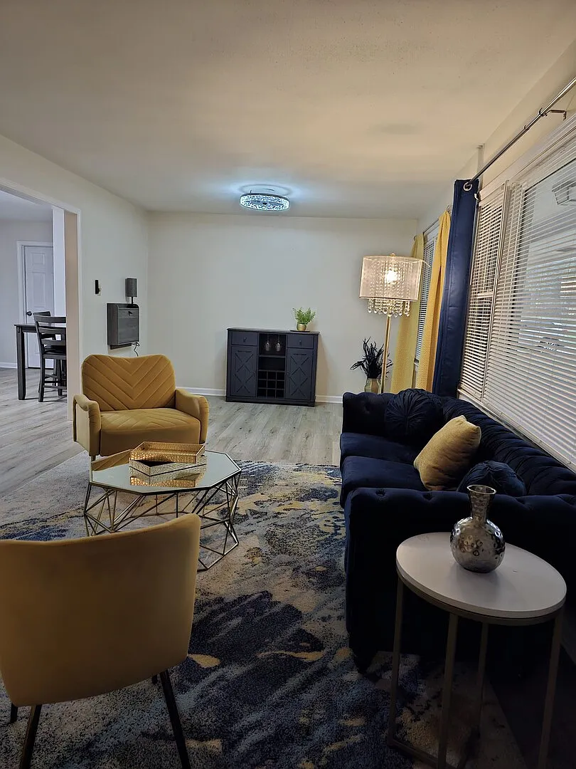 Charming 3 Bedroom 2 Bath Fully Furnished Home in Austell — Photo 1