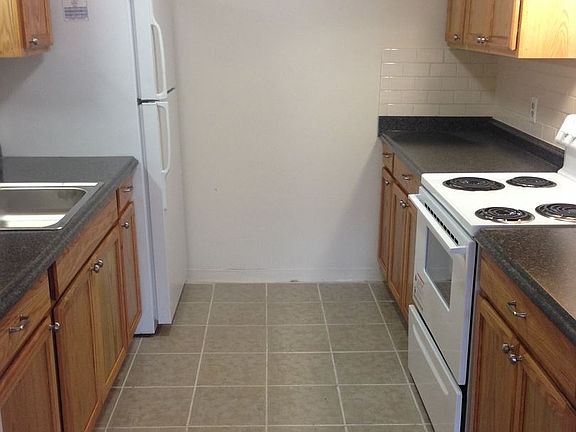 4th image of 256-262 Essex St #305
