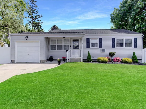 46 Dollard Drive, North Babylon, NY 11703
