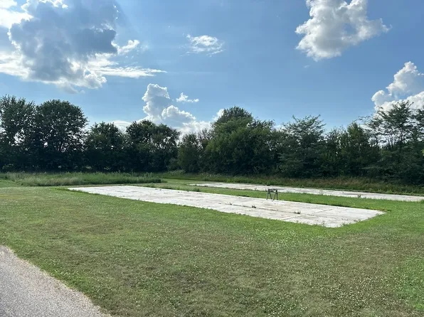 11 Weatherington Dr, Dallas City, IL 62330