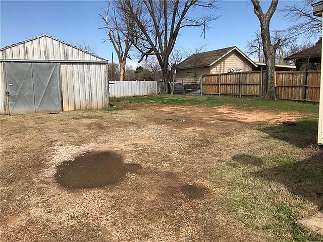 2nd image of 2135 Edd Rd