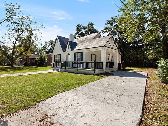 4th image of 896 Roseview Dr