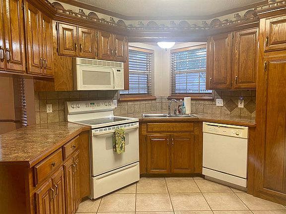 4th image of 3702 W Castleridge Dr
