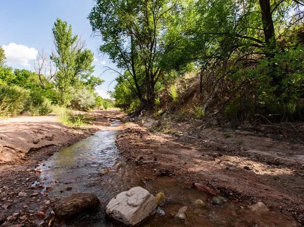 20B Glowing Star Rd, Santa Fe, NM 87506