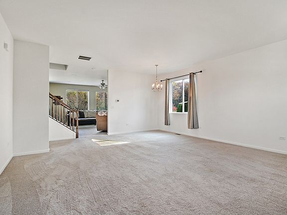 4th image of 810 Shortwood Dr