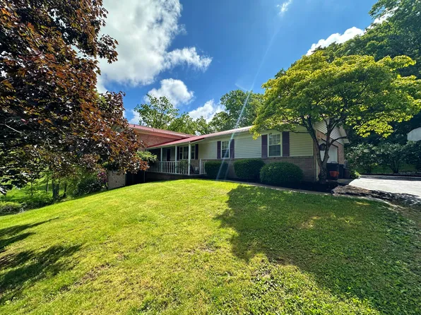 221 Highland Cir, Lewisburg, WV 24901