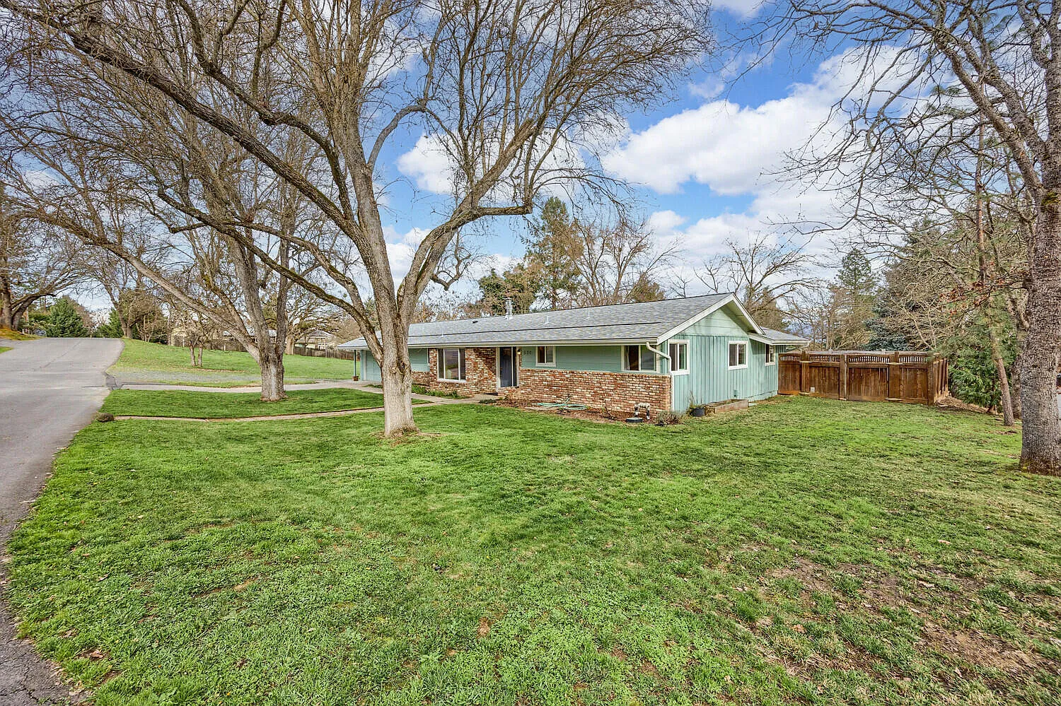 530 Woodberry Ln photo 1