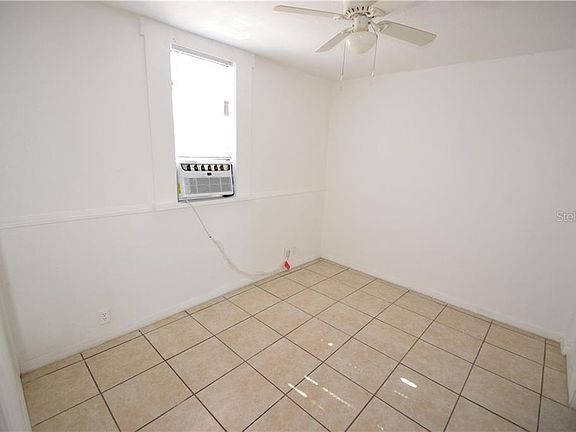 4th image of 301 Avenue B SE APT 1