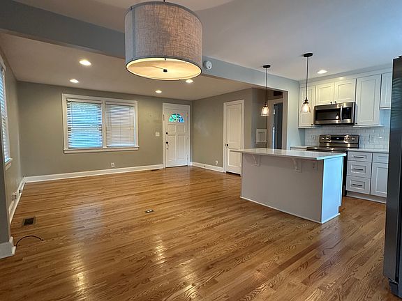 3rd image of 813 Gwynn Dr