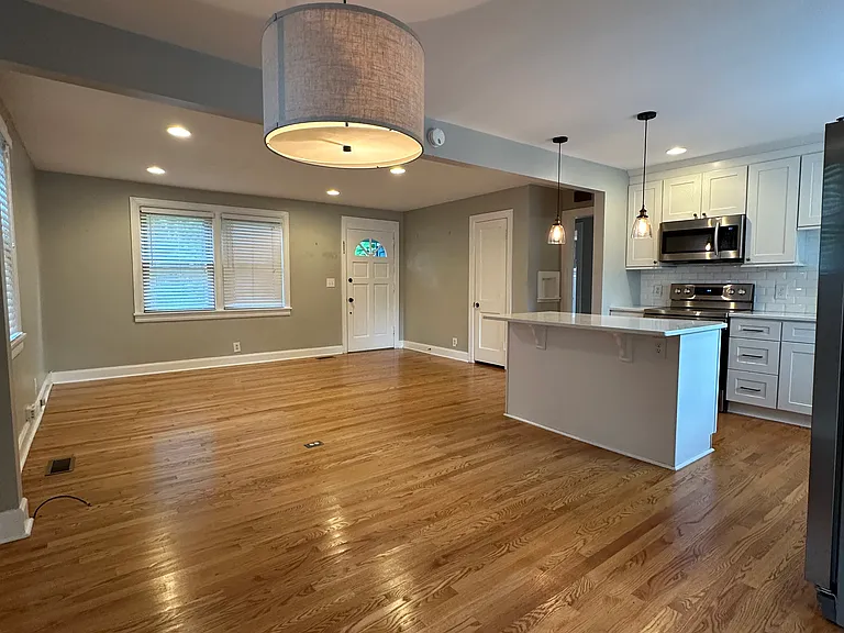 813 Gwynn Dr — Photo 3