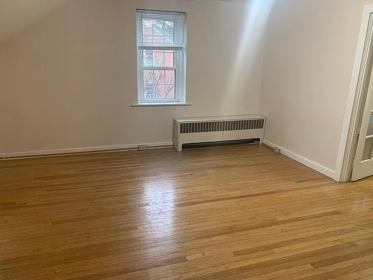 410 P St #4 — Photo 9