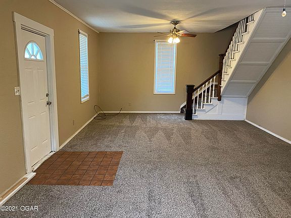 3rd image of 524 W 2nd St