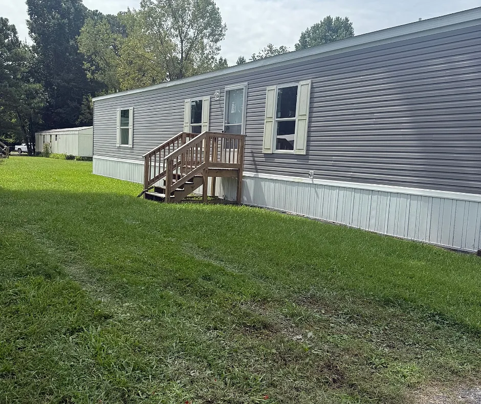 3 bed, $1,100 — Photo 1