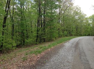 2 Tight Pl, Monterey, TN 38574