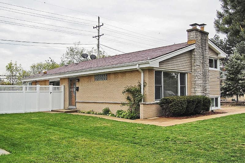 1st image of 2411 Fernwood Dr