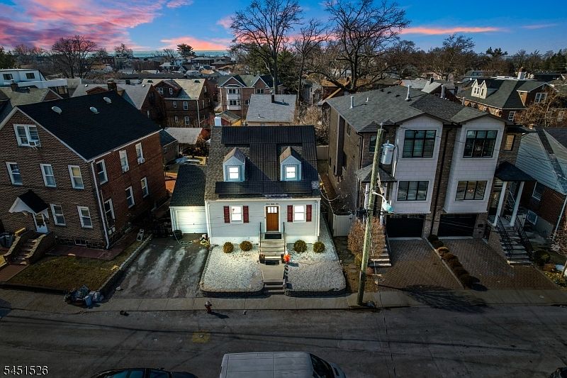 1st image of 789 Harvard Pl