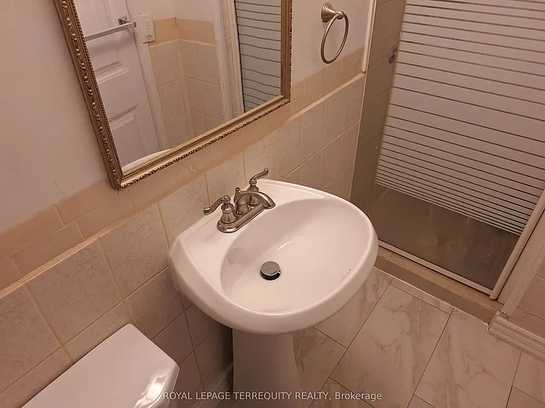 17 Compton Cres — Photo 15