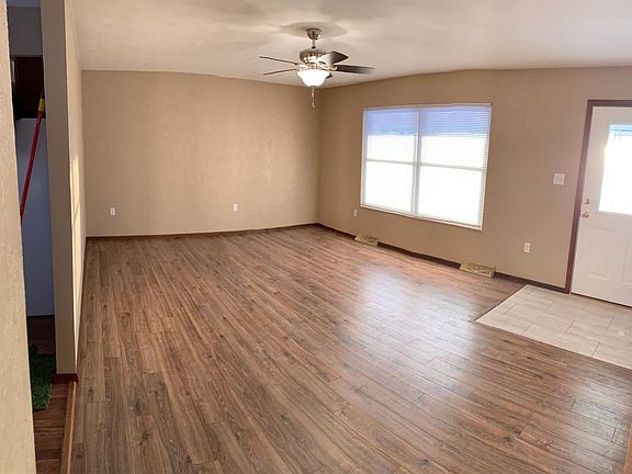 5th image of 412 W Oak St