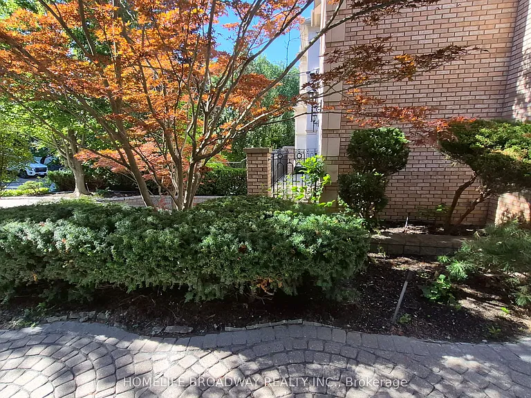 149 Dunvegan Rd — Photo 2