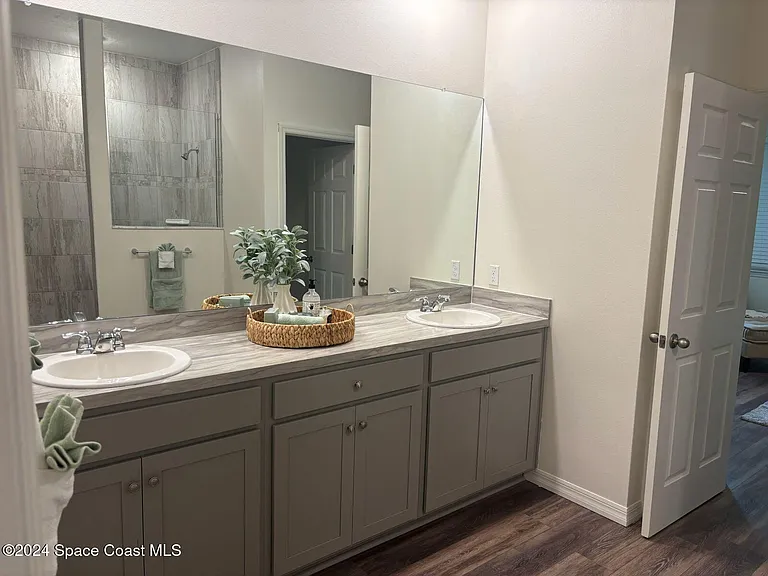647 Airoso Rd SE — Photo 16