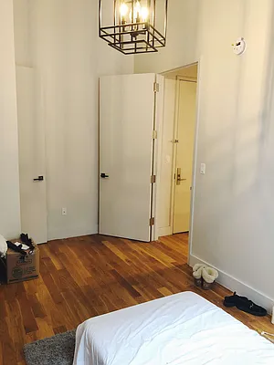 Rented by Manhattan Management LLC | media 30