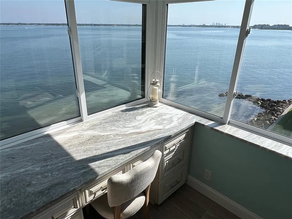 2 bed, 2.0 bath, 1315 sqft, $4,800 — Photo 2