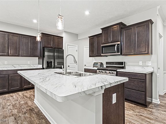 2nd image of 840 Woodside Dr