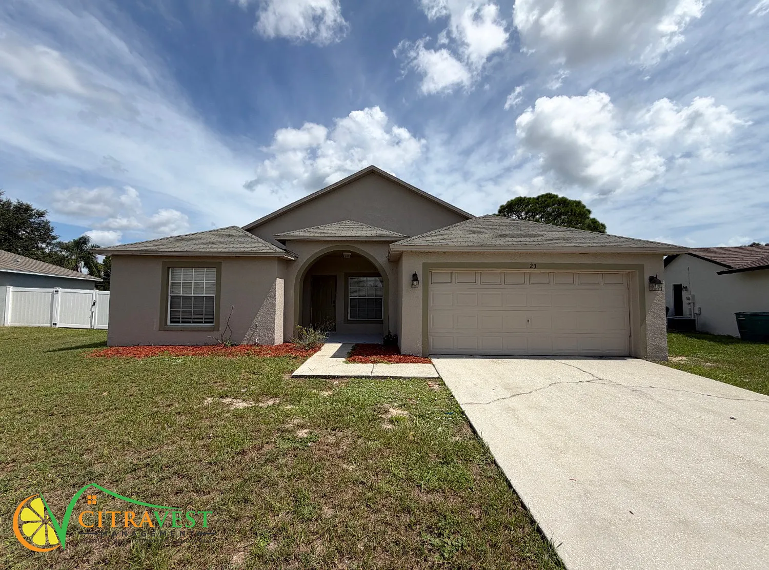 4 Bed / 2 Bath Large Fenced Yard! in Poinciana! — Photo 1