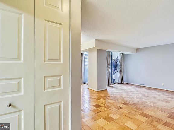 4th image of 4601 N Park Ave APT 810-K