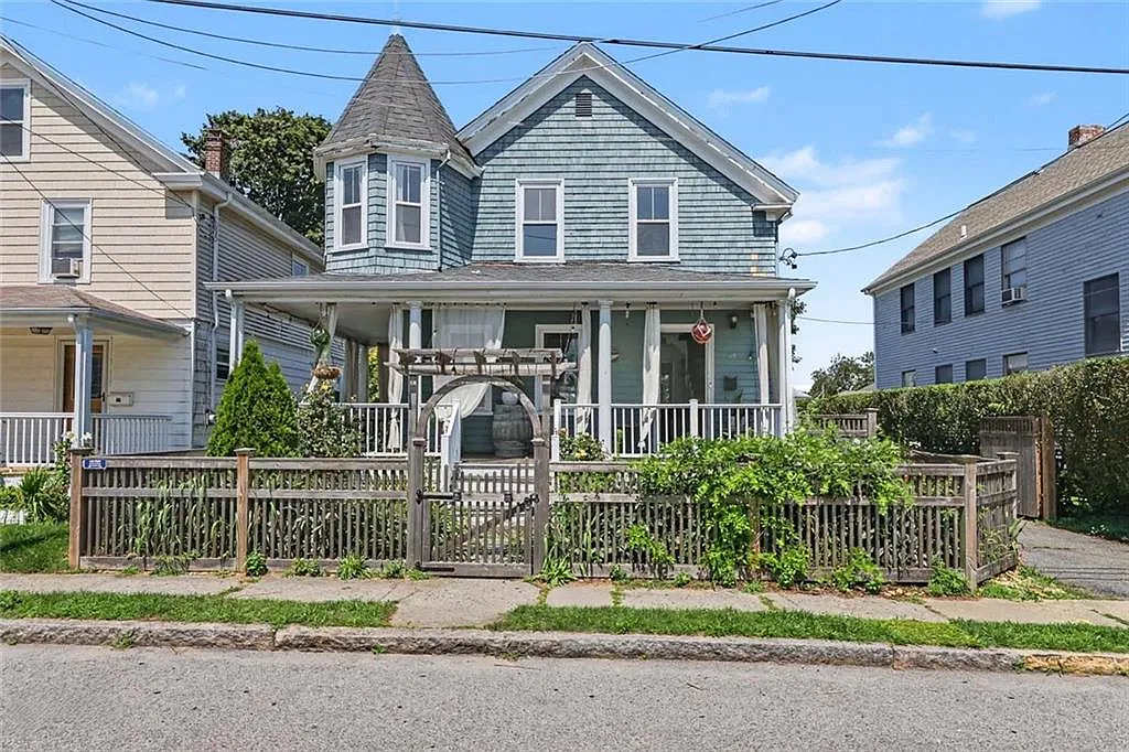 3 bed, 1.5 bath, 1410 sqft, $4,000 — Photo 2