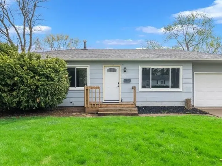 2707 Cypress Dr — Photo 1