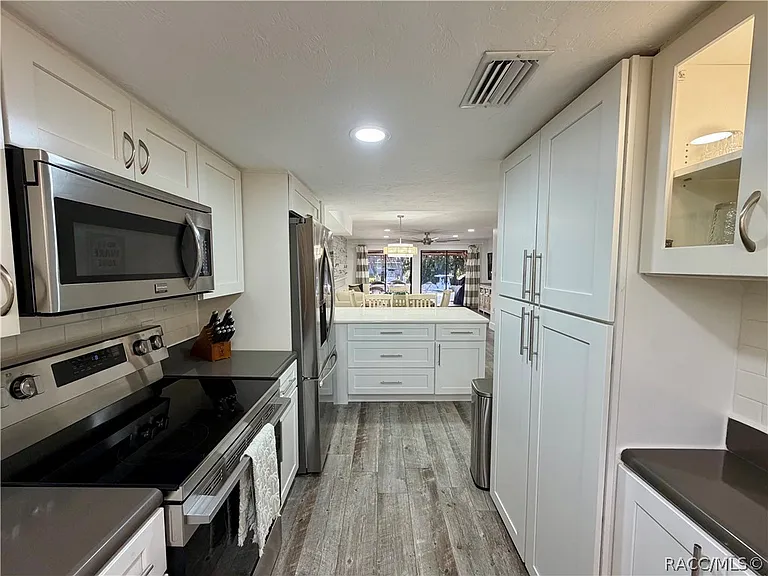 65 Beach Ln #A — Photo 14