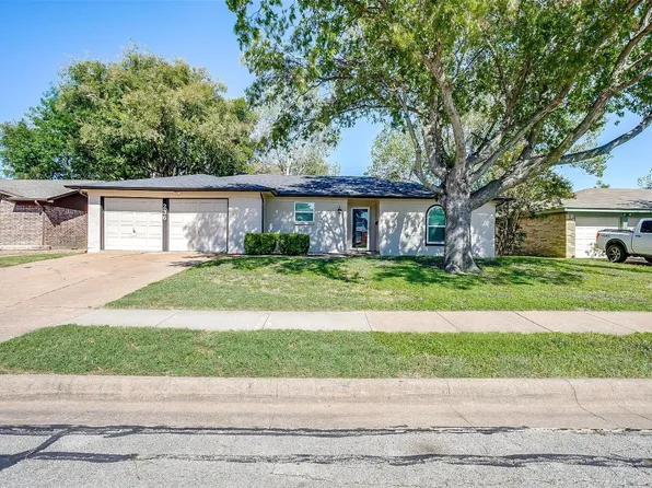 236 Linda Dr, Burleson, TX 76028
