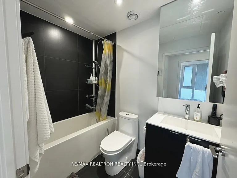 20 Edward St #2422 — Photo 7