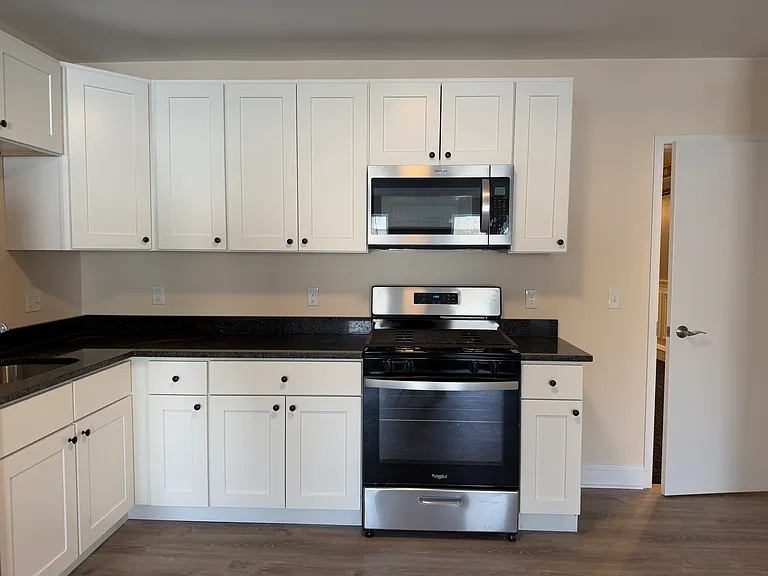 115 Main St #18 — Photo 5