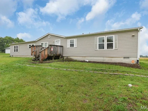 1558 Sugar Grove Rd, Troy, MO 63379