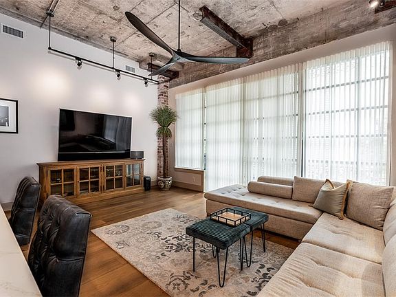 2nd image of 1714 Ashland St #203