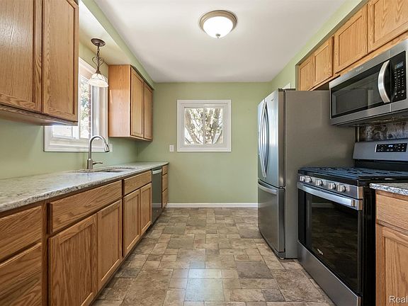 5th image of 920 S Merriman Rd