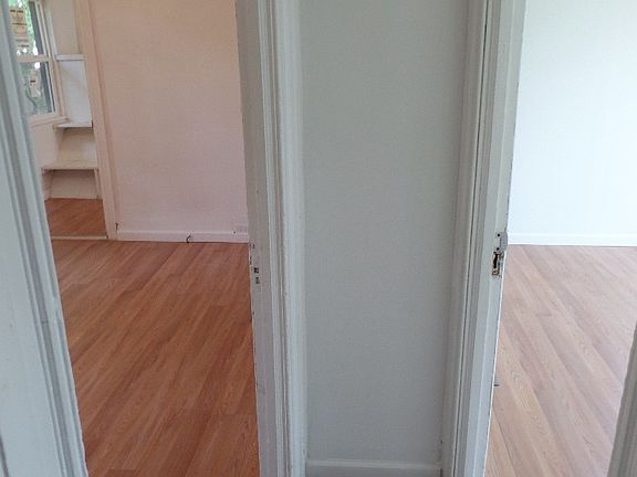 4th image of 330 Berkley Ave Unit 1
