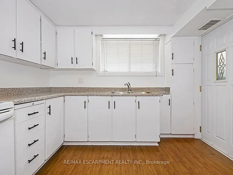 51 Mangrove Rd #LOWER LEVEL — Photo 4