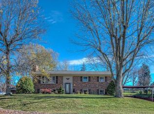 680 Meadowcrest Dr, Bristol, VA 24201