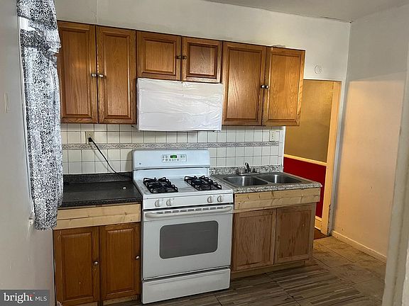 4th image of 6925 Forrest Ave