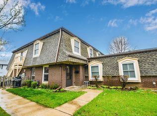 716 Gloucester Dr, Elk Grove Village, IL 60007