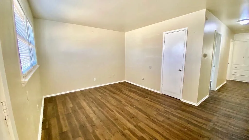 3 bed, 816 sqft, $695 — Photo 2