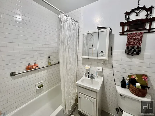 Rented by Highline Residential | media 10