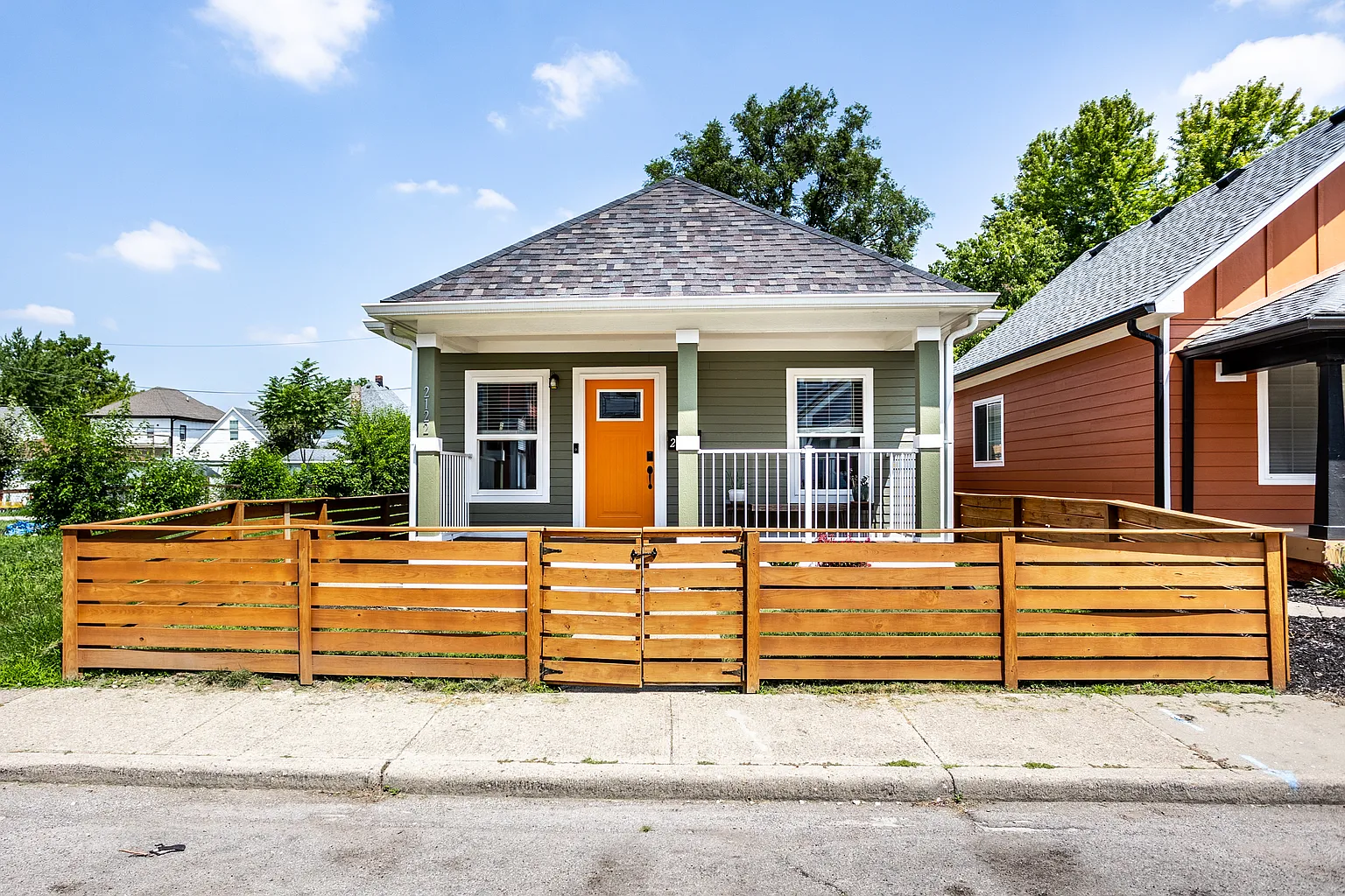 2122 Pleasant St photo 1
